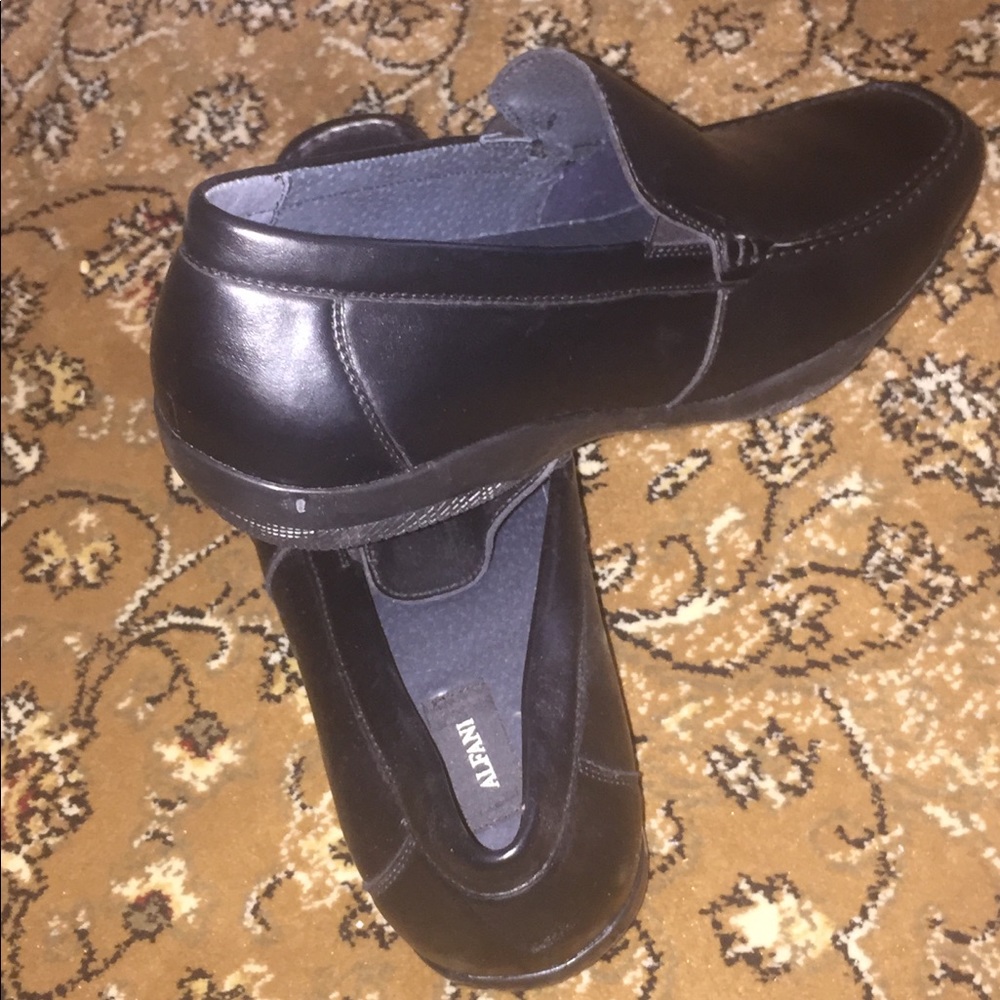 Shoes - Picture 2 of 3